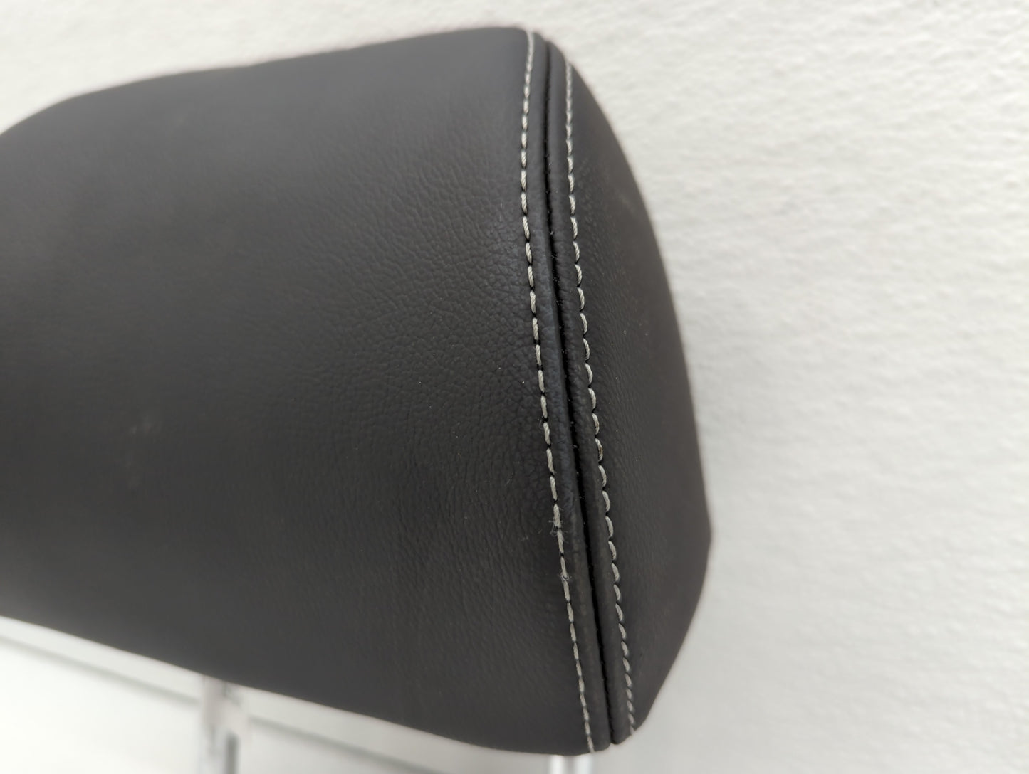 2018-2021 Hyundai Kona Headrest Head Rest Front Driver Passenger Seat - Oemusedautoparts1.com