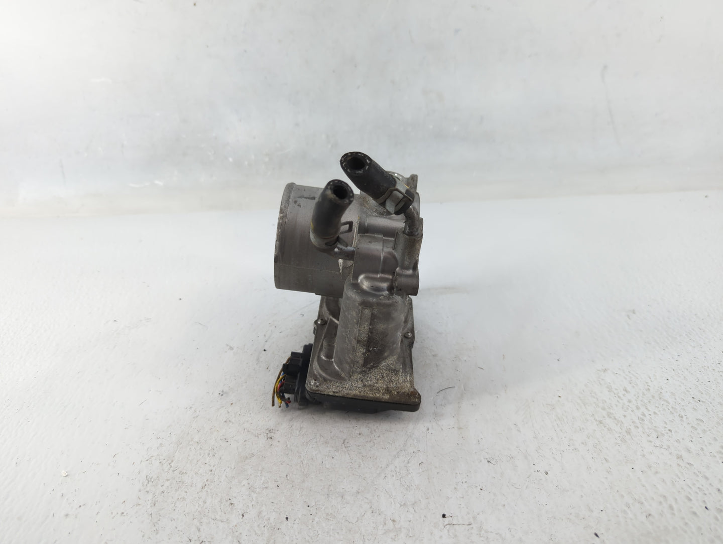 2018-2021 Hyundai Kona Throttle Body P/N:35100-2E400 Fits Fits 2012 2013 2014 2015 2016 2018 2019 2020 2021 OEM Used Auto Pa