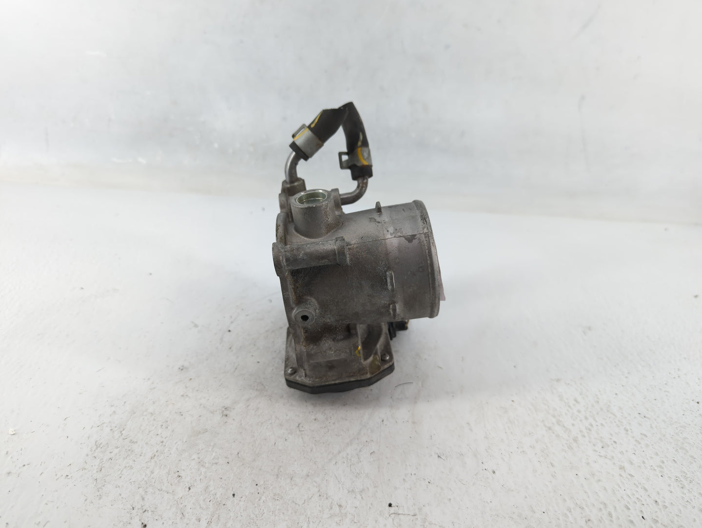 2018-2021 Hyundai Kona Throttle Body P/N:35100-2E400 Fits Fits 2012 2013 2014 2015 2016 2018 2019 2020 2021 OEM Used Auto Pa