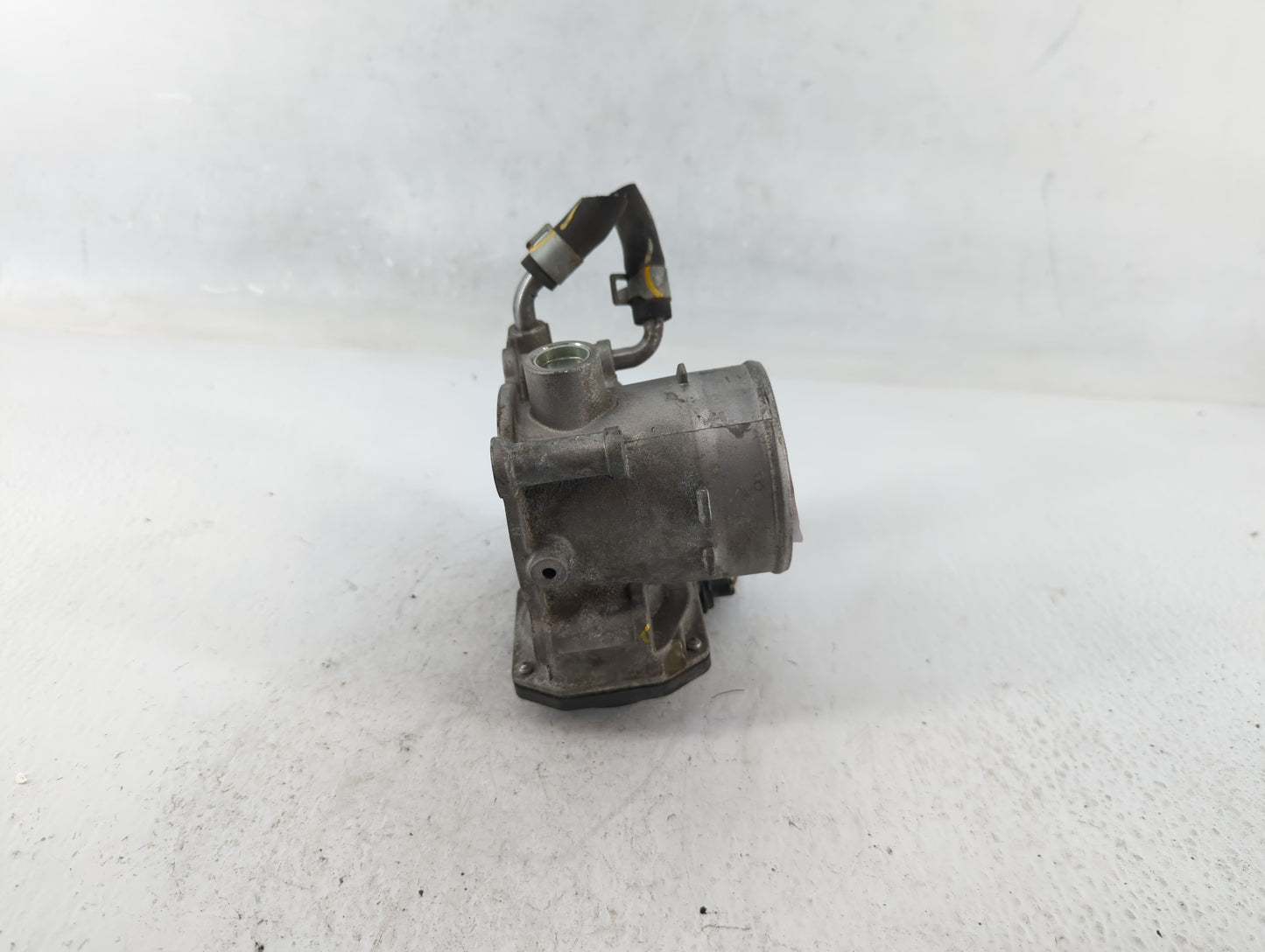 2018-2021 Hyundai Kona Throttle Body P/N:35100-2E400 Fits Fits 2012 2013 2014 2015 2016 2018 2019 2020 2021 OEM Used Auto Pa