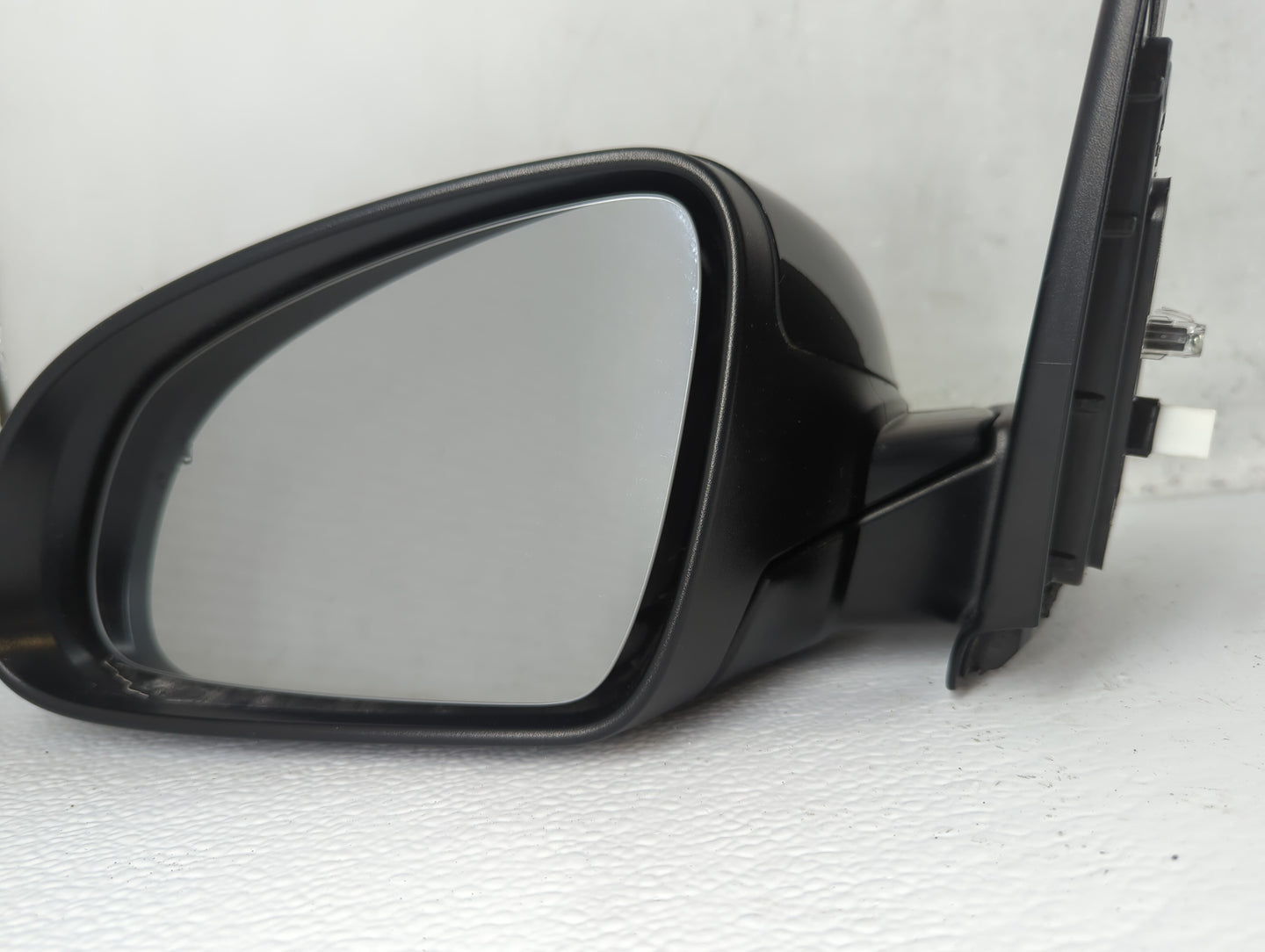 2018-2021 Hyundai Kona Driver Side View Mirror - Left Door Mirror OEM Used - Oemusedautoparts1.com