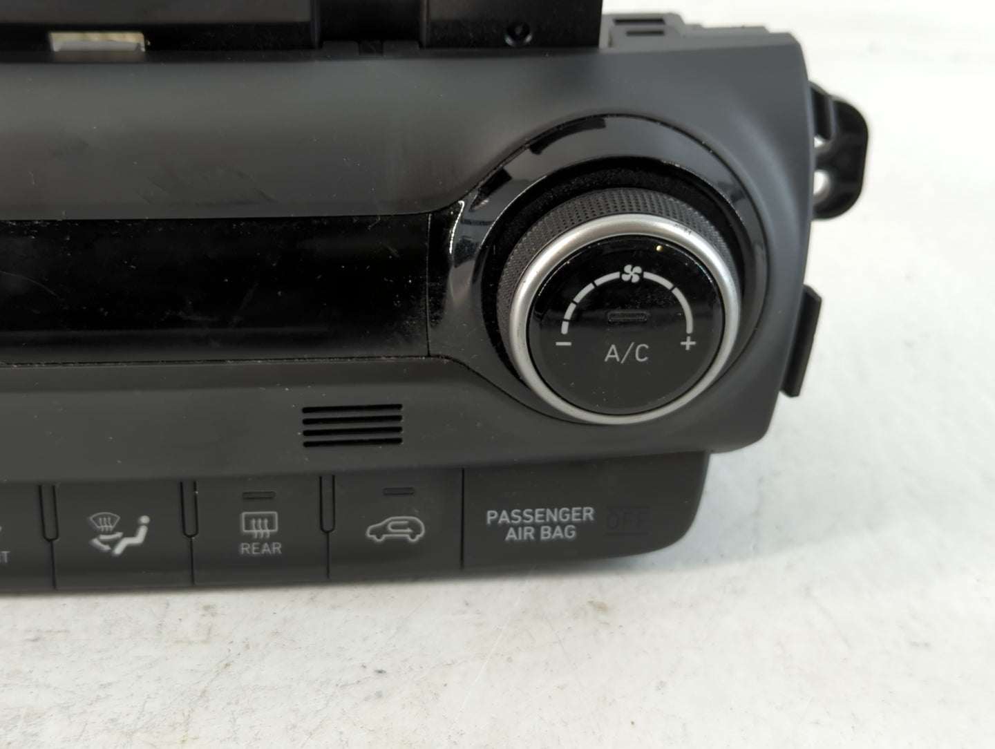 2018-2021 Hyundai Kona Climate Control Module Temperature AC/Heater Replacement P/N:C20036-7890 Fits Fits 2018 2019 2020 202