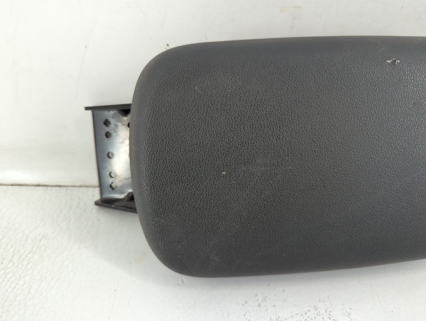 2018-2021 Hyundai Kona Center Console Armrest Cover Lid P/N:OS LWR Fits Fits 2018 2019 2020 2021 OEM Used Auto Parts - Oemus