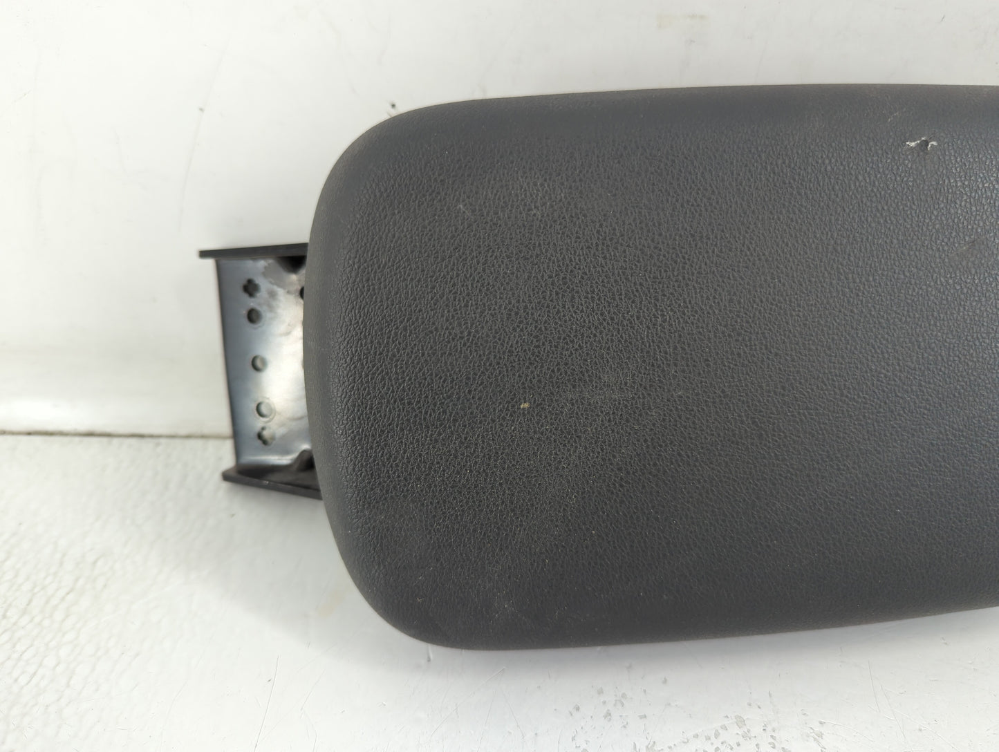 2018-2021 Hyundai Kona Center Console Armrest Cover Lid P/N:OS LWR Fits Fits 2018 2019 2020 2021 OEM Used Auto Parts - Oemus