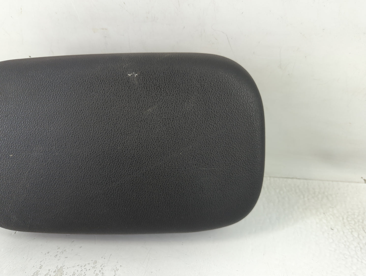 2018-2021 Hyundai Kona Center Console Armrest Cover Lid P/N:OS LWR Fits Fits 2018 2019 2020 2021 OEM Used Auto Parts - Oemus
