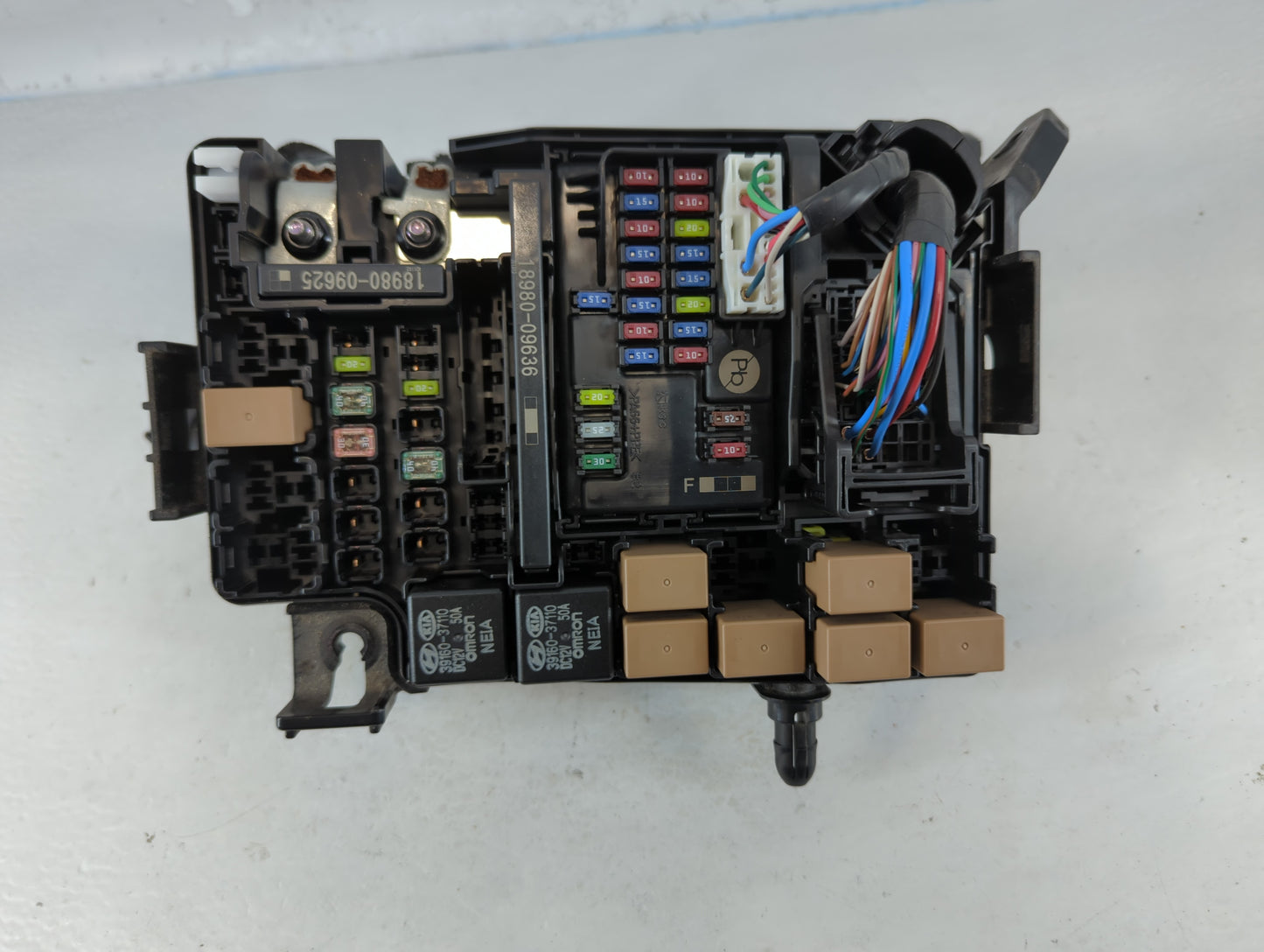 2018-2021 Hyundai Kona Fusebox Fuse Box Panel Relay Module P/N:91227-J9270 Fits Fits 2018 2019 2020 2021 OEM Used Auto Parts