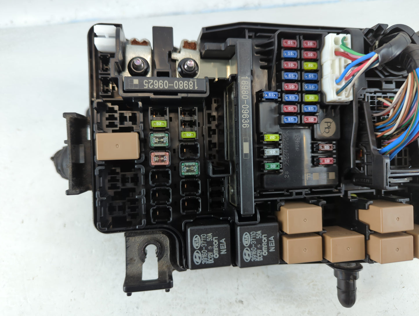 2018-2021 Hyundai Kona Fusebox Fuse Box Panel Relay Module P/N:91227-J9270 Fits Fits 2018 2019 2020 2021 OEM Used Auto Parts