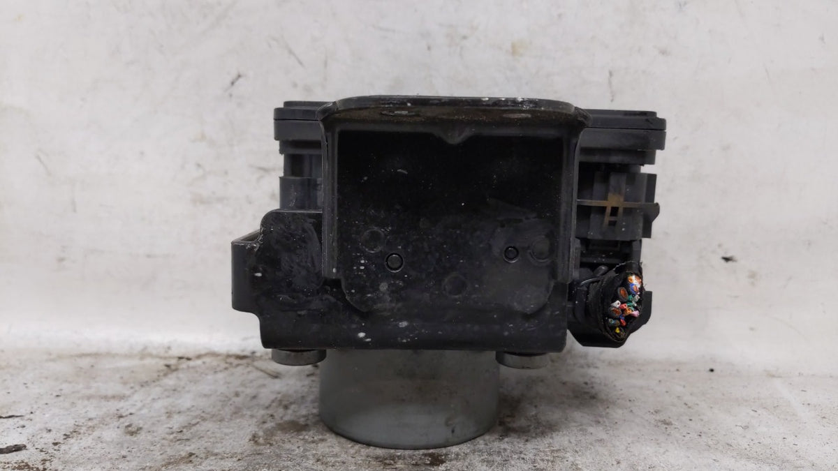 2017-2018 Hyundai Santa Fe Anti-Lock Brake ABS Pump Module Actuator OEM Fits Fits 2017 2018 OEM Used Auto Parts - Oemusedaut