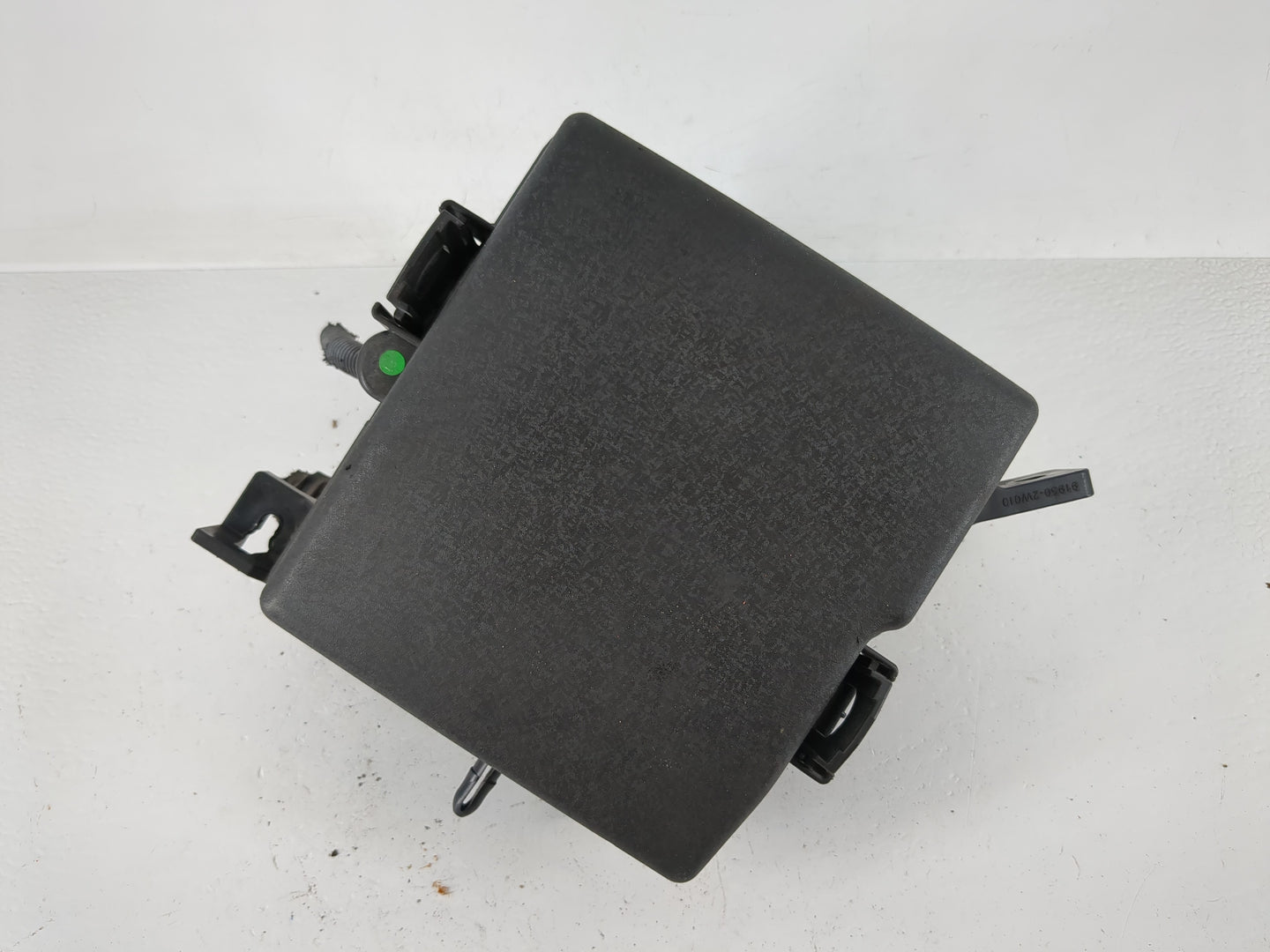 2018 Hyundai Santa Fe Fusebox Fuse Box Panel Relay Module P/N:P68258536AB Fits OEM Used Auto Parts - Oemusedautoparts1.com