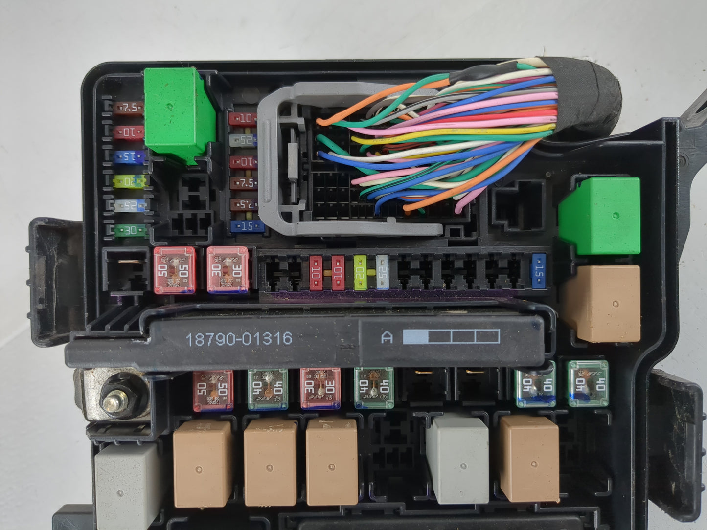 2018 Hyundai Santa Fe Fusebox Fuse Box Panel Relay Module P/N:P68258536AB Fits OEM Used Auto Parts - Oemusedautoparts1.com