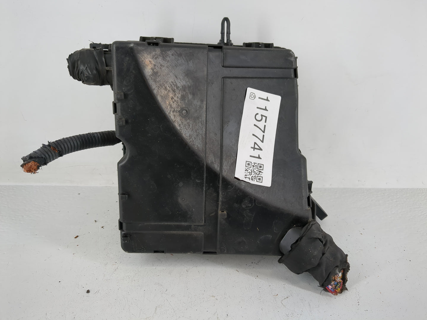 2018 Hyundai Santa Fe Fusebox Fuse Box Panel Relay Module P/N:P68258536AB Fits OEM Used Auto Parts - Oemusedautoparts1.com