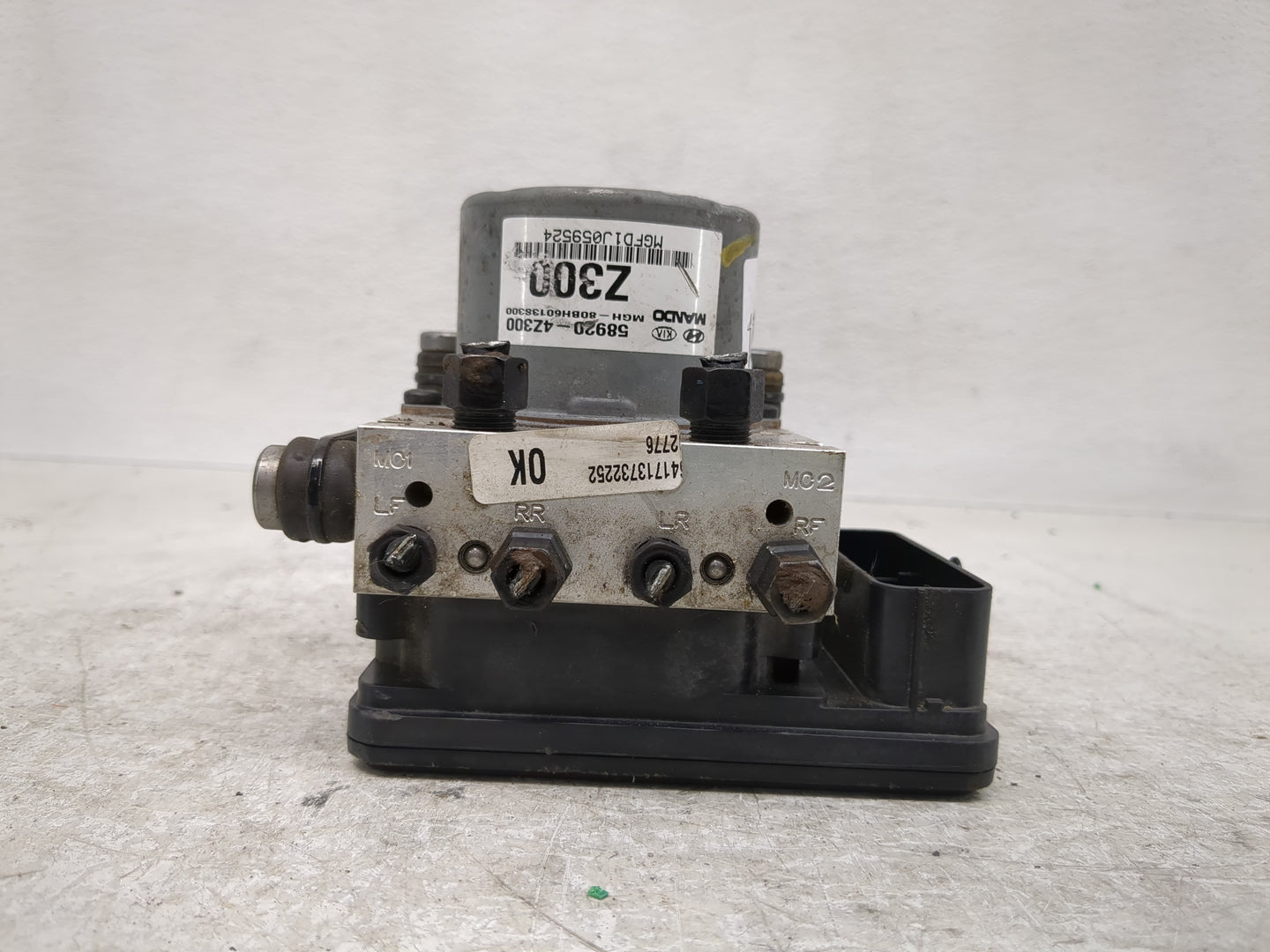 2017-2018 Hyundai Santa Fe ABS Pump Control Module Replacement P/N:BE6003S300 Fits Fits 2017 2018 OEM Used Auto Parts - Oemu