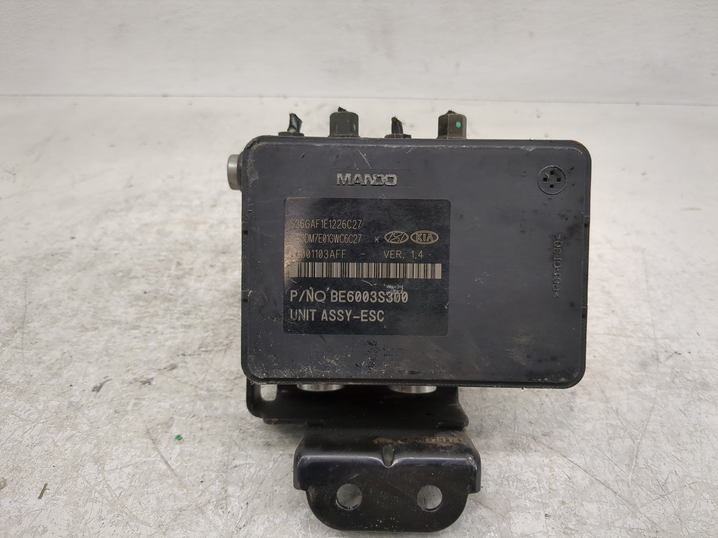2017-2018 Hyundai Santa Fe ABS Pump Control Module Replacement P/N:BE6003S300 Fits Fits 2017 2018 OEM Used Auto Parts - Oemu