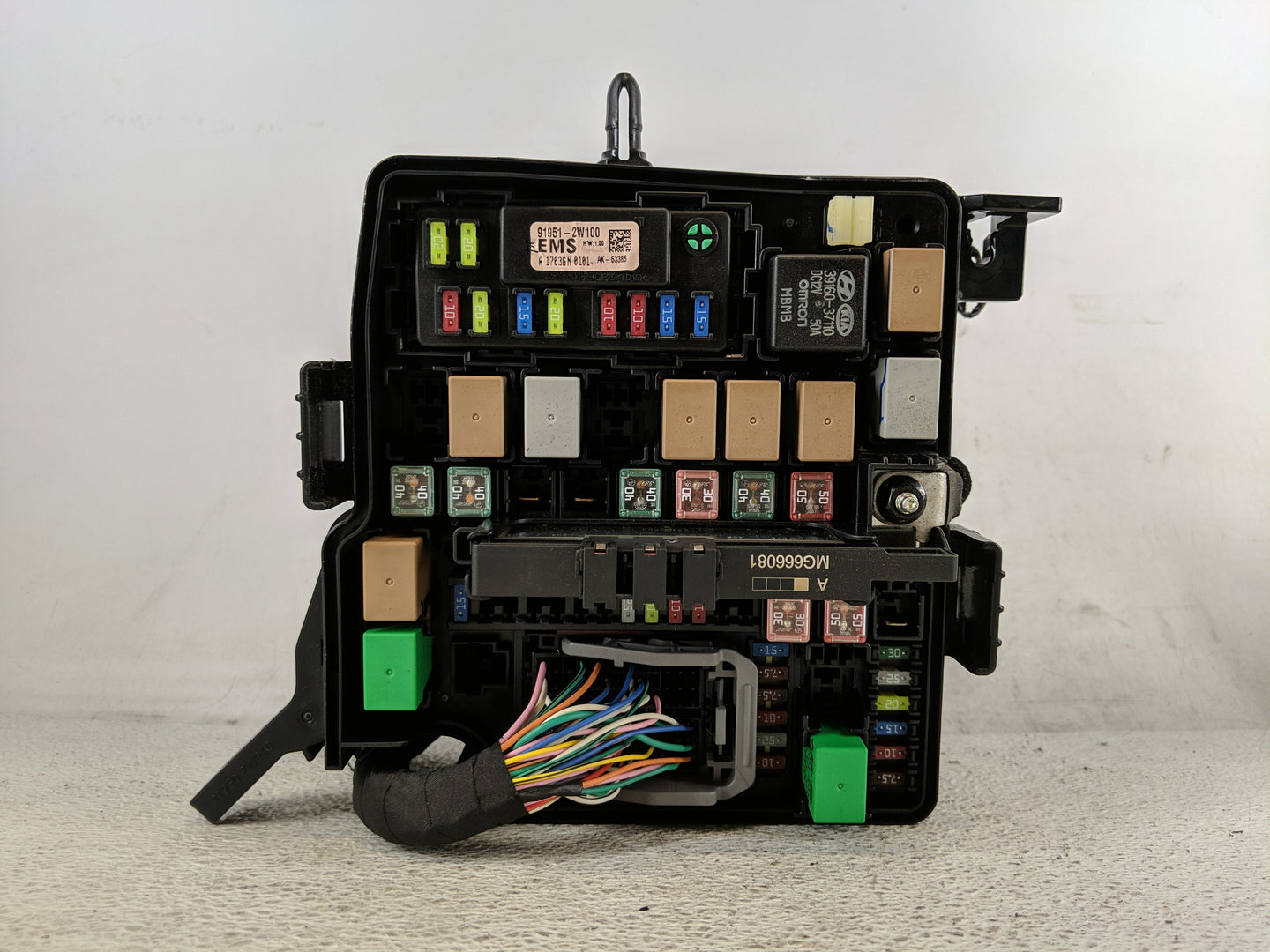 2018 Hyundai Santa Fe Fusebox Fuse Box Panel Relay Module P/N:91951-2W100 Fits OEM Used Auto Parts - Oemusedautoparts1.com