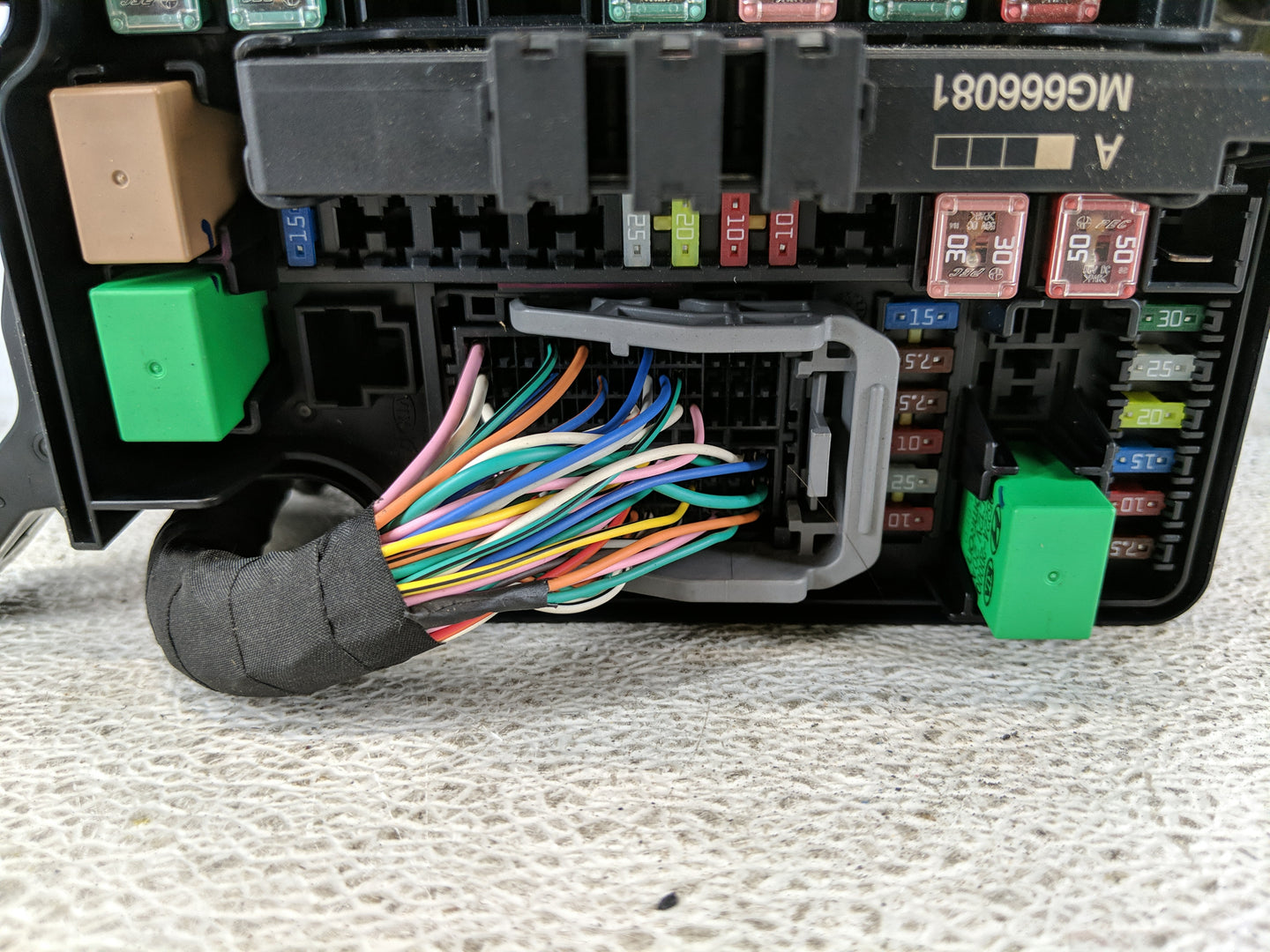2018 Hyundai Santa Fe Fusebox Fuse Box Panel Relay Module P/N:91951-2W100 Fits OEM Used Auto Parts - Oemusedautoparts1.com