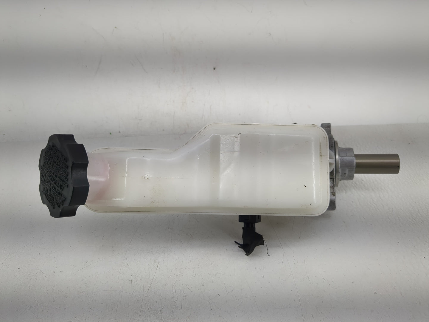 2013-2019 Hyundai Santa Fe Brake Master Cylinder - Oemusedautoparts1.com