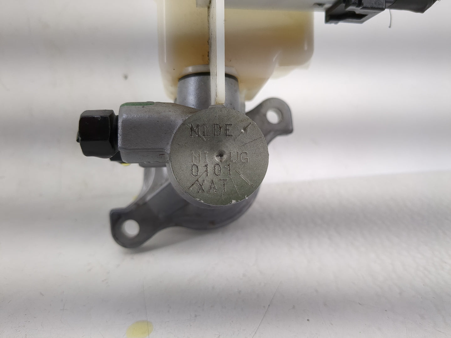 2013-2019 Hyundai Santa Fe Brake Master Cylinder - Oemusedautoparts1.com