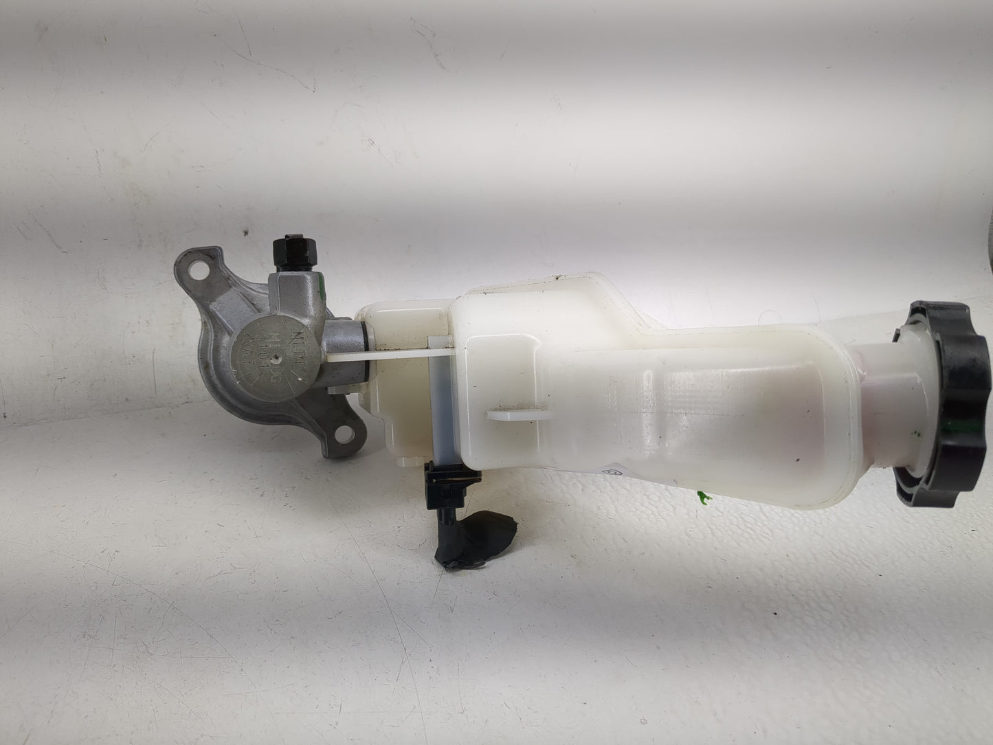 2013-2019 Hyundai Santa Fe Brake Master Cylinder - Oemusedautoparts1.com