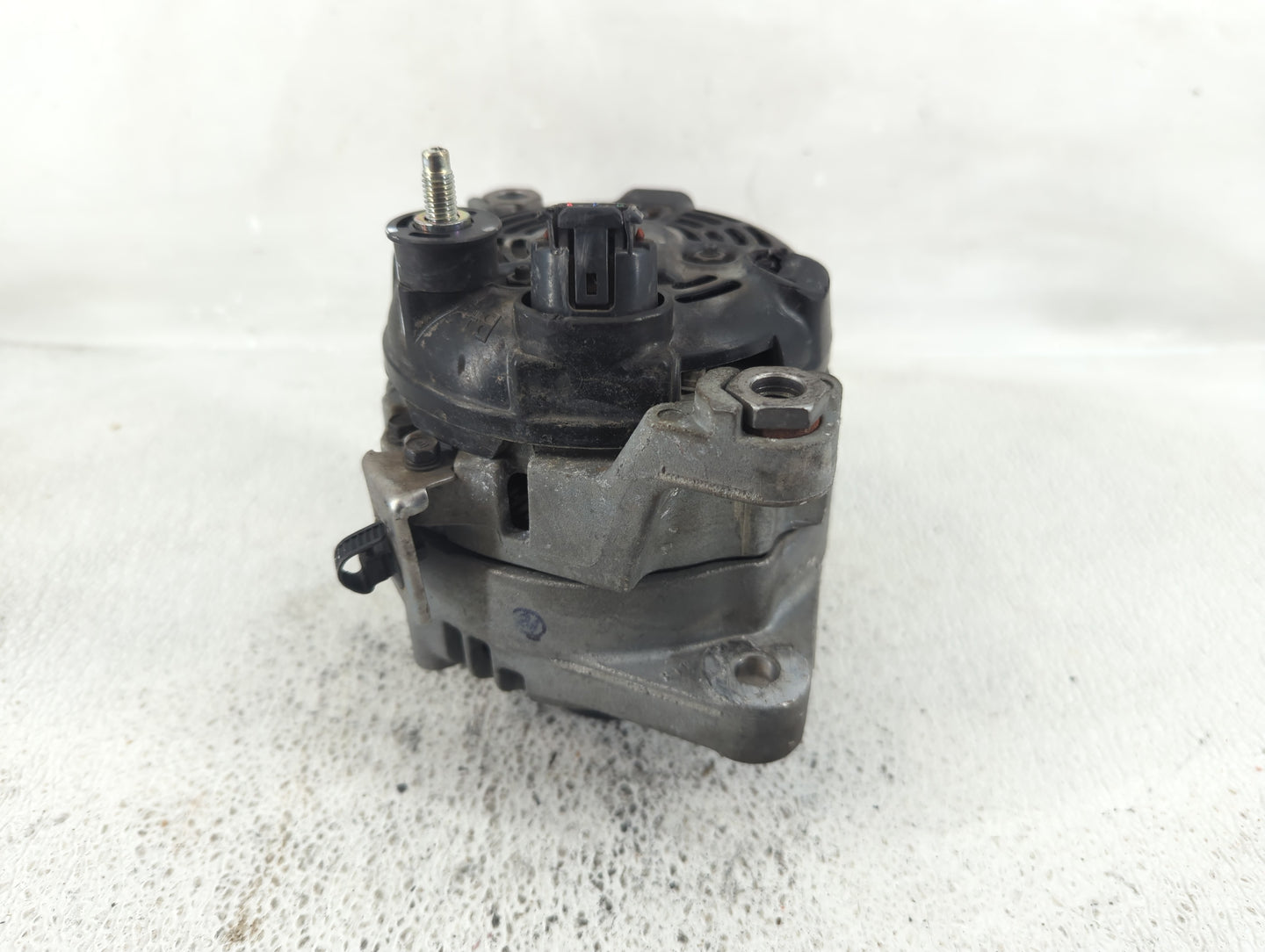 2019-2020 Hyundai Santa Fe Alternator Replacement Generator Charging Assembly Engine OEM P/N:37300-2G061 Fits OEM Used Auto 