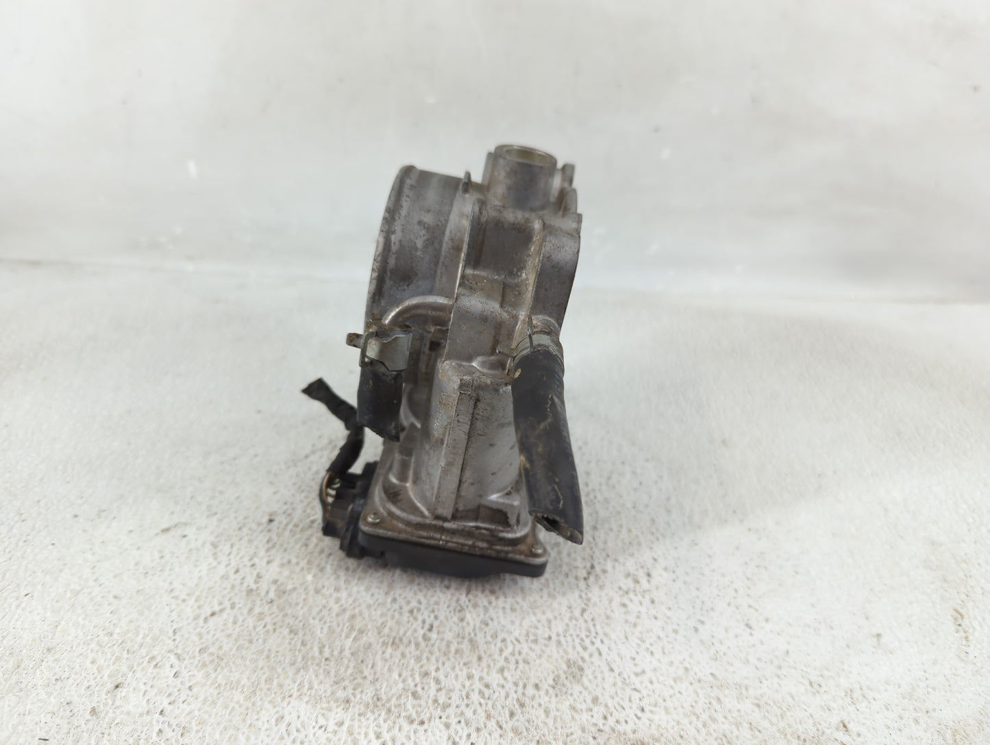 2013-2018 Hyundai Santa Fe Throttle Body P/N:35100-3CAA0 Fits Fits 2012 2013 2014 2015 2016 2017 2018 OEM Used Auto Parts - 