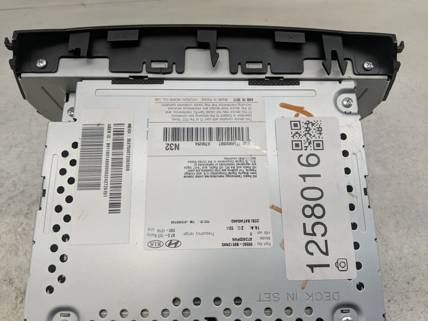 2017-2018 Hyundai Santa Fe Radio AM FM Cd Player Receiver Replacement P/N:96560-B8512NN5 Fits Fits 2017 2018 OEM Used Auto P