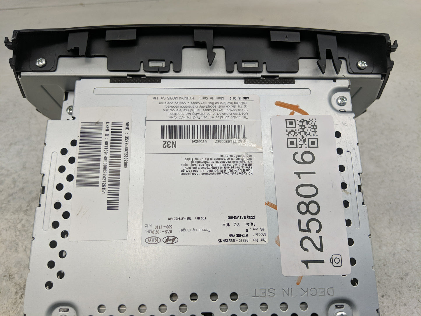 2017-2018 Hyundai Santa Fe Radio AM FM Cd Player Receiver Replacement P/N:96560-B8512NN5 Fits Fits 2017 2018 OEM Used Auto P