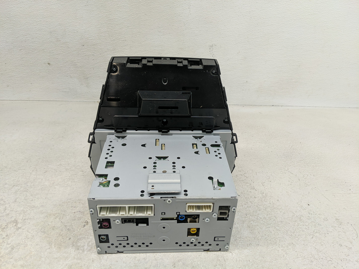 2017-2018 Hyundai Santa Fe Radio AM FM Cd Player Receiver Replacement P/N:96560-B8512NN5 Fits Fits 2017 2018 OEM Used Auto P