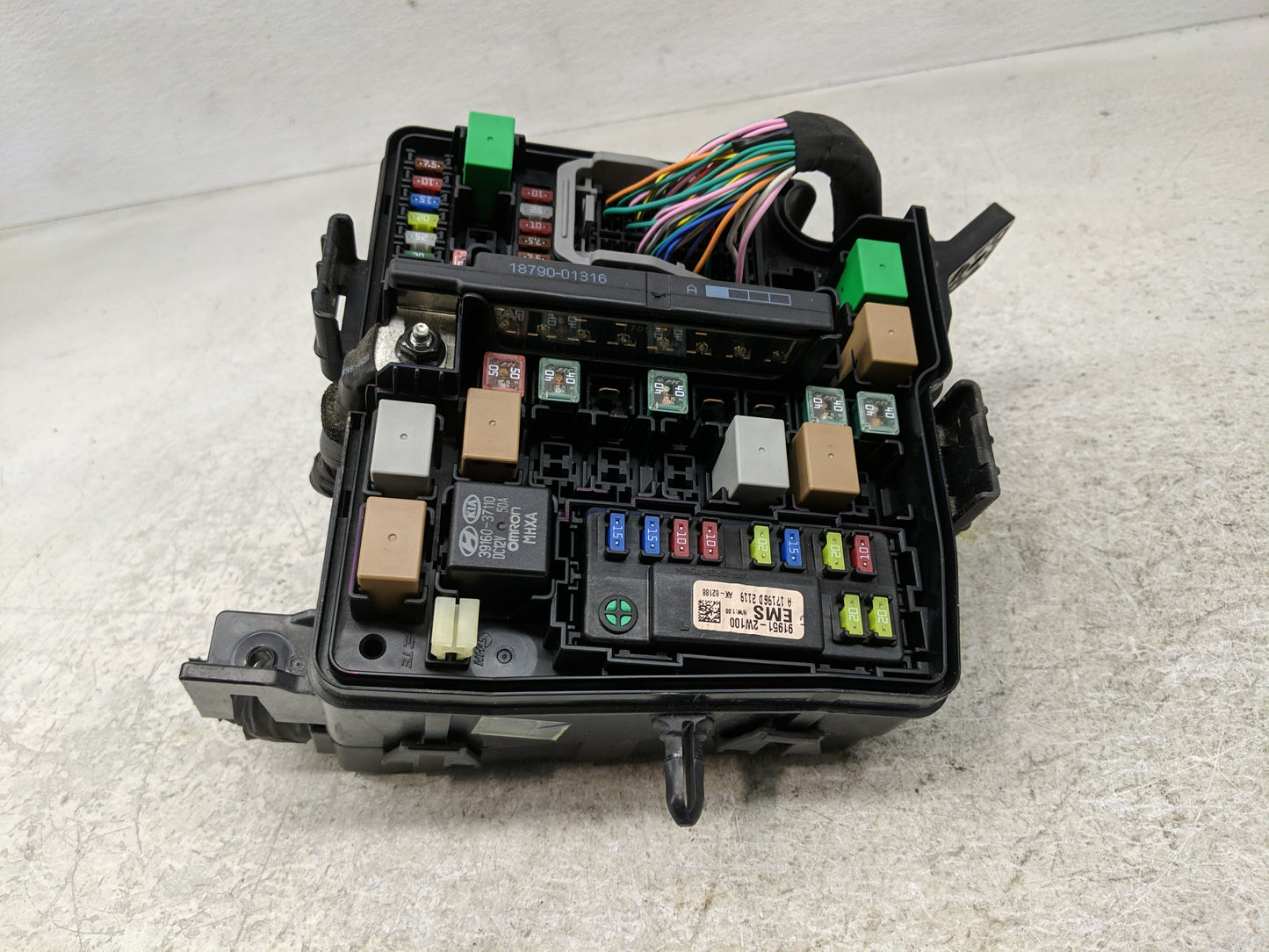 2018 Hyundai Santa Fe Fusebox Fuse Box Panel Relay Module P/N:91941-4Z020 Fits OEM Used Auto Parts - Oemusedautoparts1.com