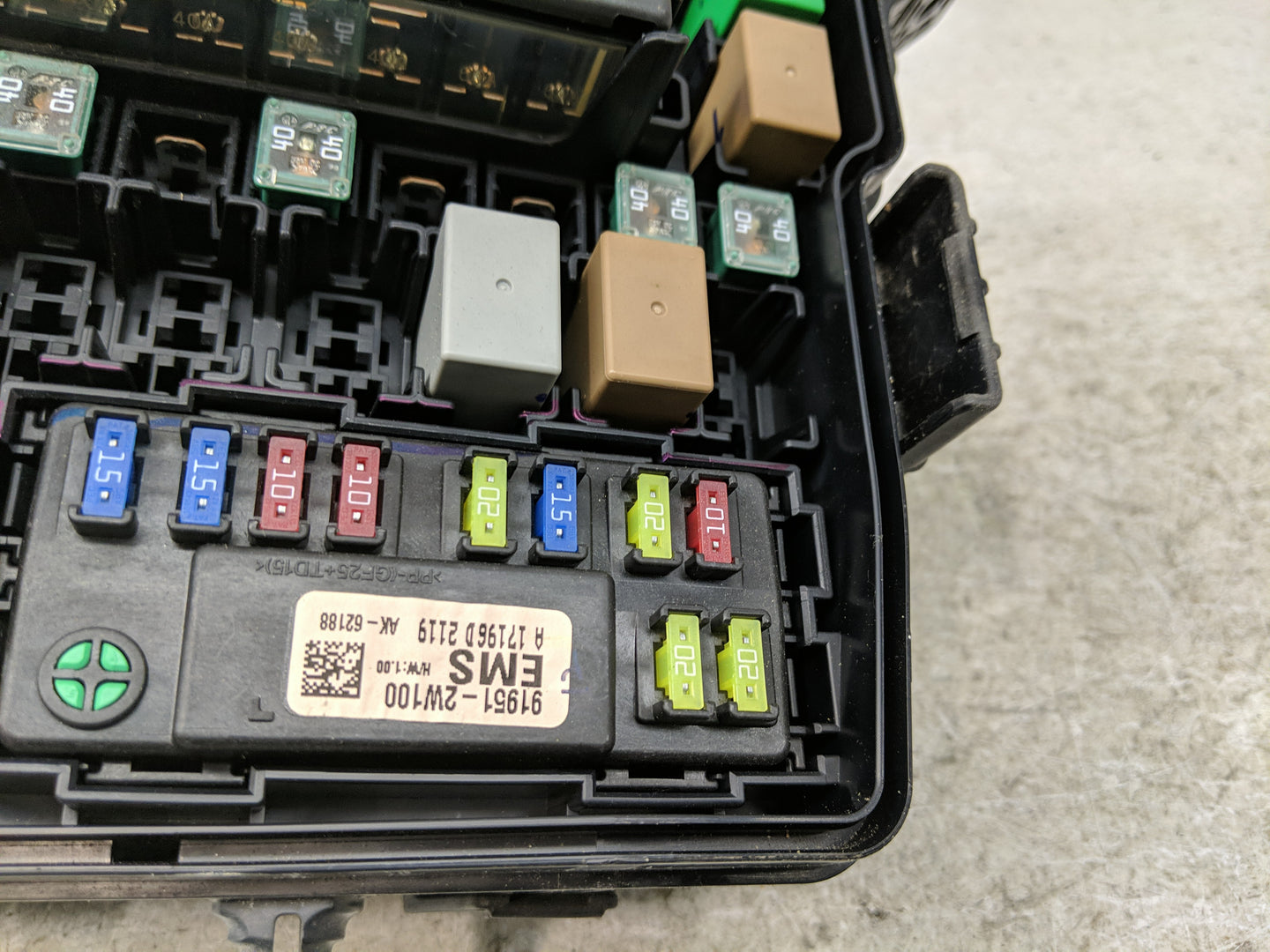 2018 Hyundai Santa Fe Fusebox Fuse Box Panel Relay Module P/N:91941-4Z020 Fits OEM Used Auto Parts - Oemusedautoparts1.com