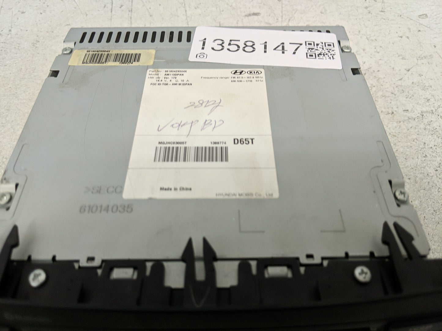 2017-2018 Hyundai Santa Fe Radio AM FM Cd Player Receiver Replacement P/N:961804Z6504X Fits Fits 2017 2018 OEM Used Auto Par