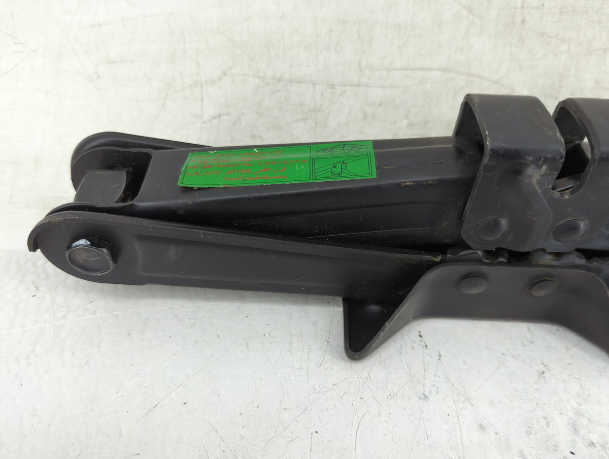 2018 Hyundai Santa Fe Spare Scissor Car Jack 1415207 - Oemusedautoparts1.com
