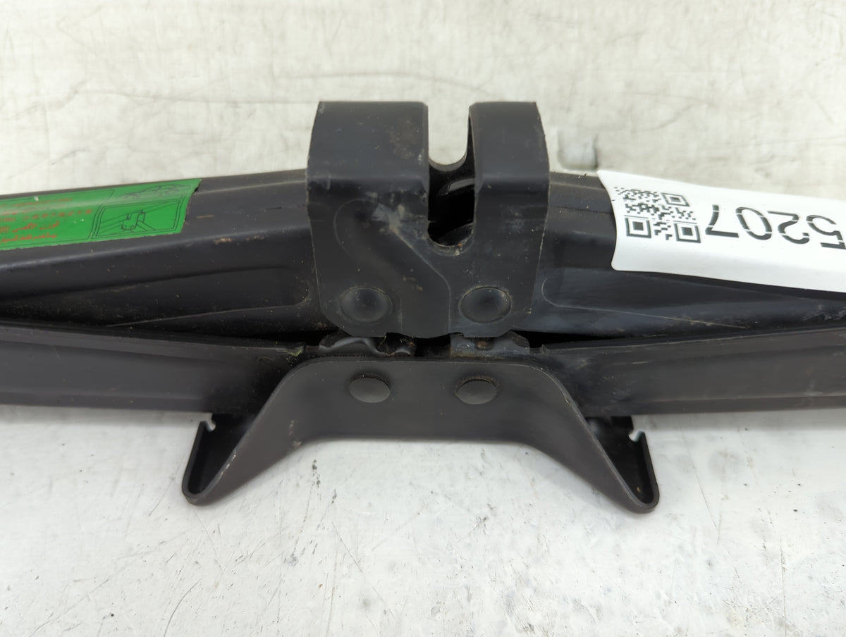 2018 Hyundai Santa Fe Spare Scissor Car Jack 1415207 - Oemusedautoparts1.com