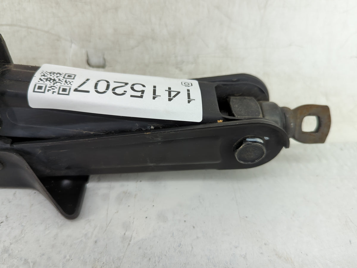 2018 Hyundai Santa Fe Spare Scissor Car Jack 1415207 - Oemusedautoparts1.com