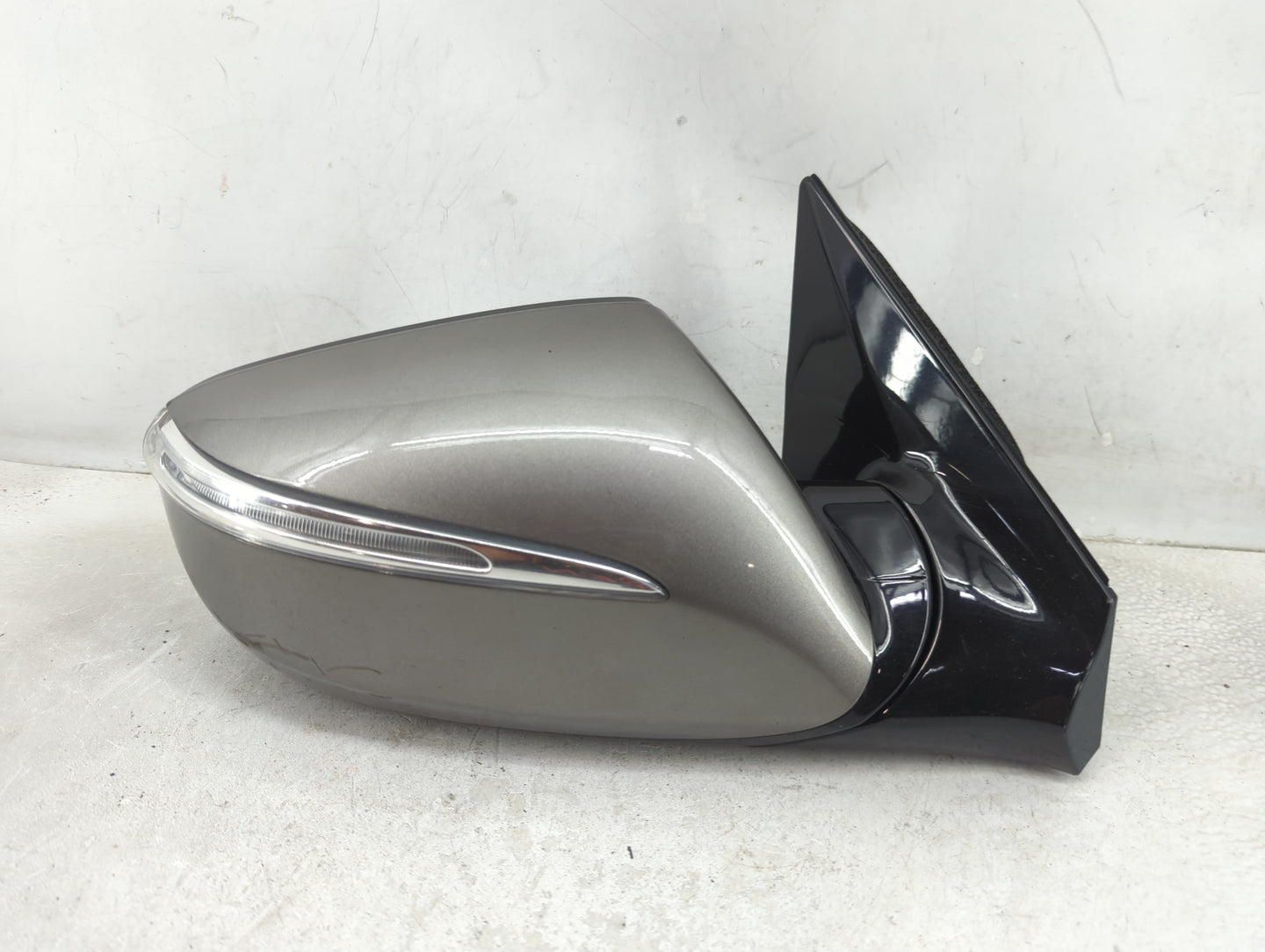 2017-2018 Hyundai Santa Fe Passenger Side View Mirror - Right Door Mirror OEM Used - Oemusedautoparts1.com
