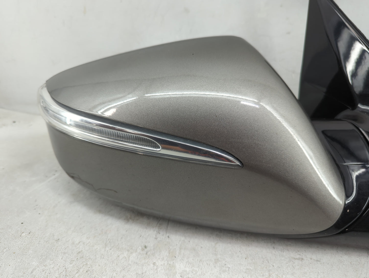 2017-2018 Hyundai Santa Fe Passenger Side View Mirror - Right Door Mirror OEM Used - Oemusedautoparts1.com