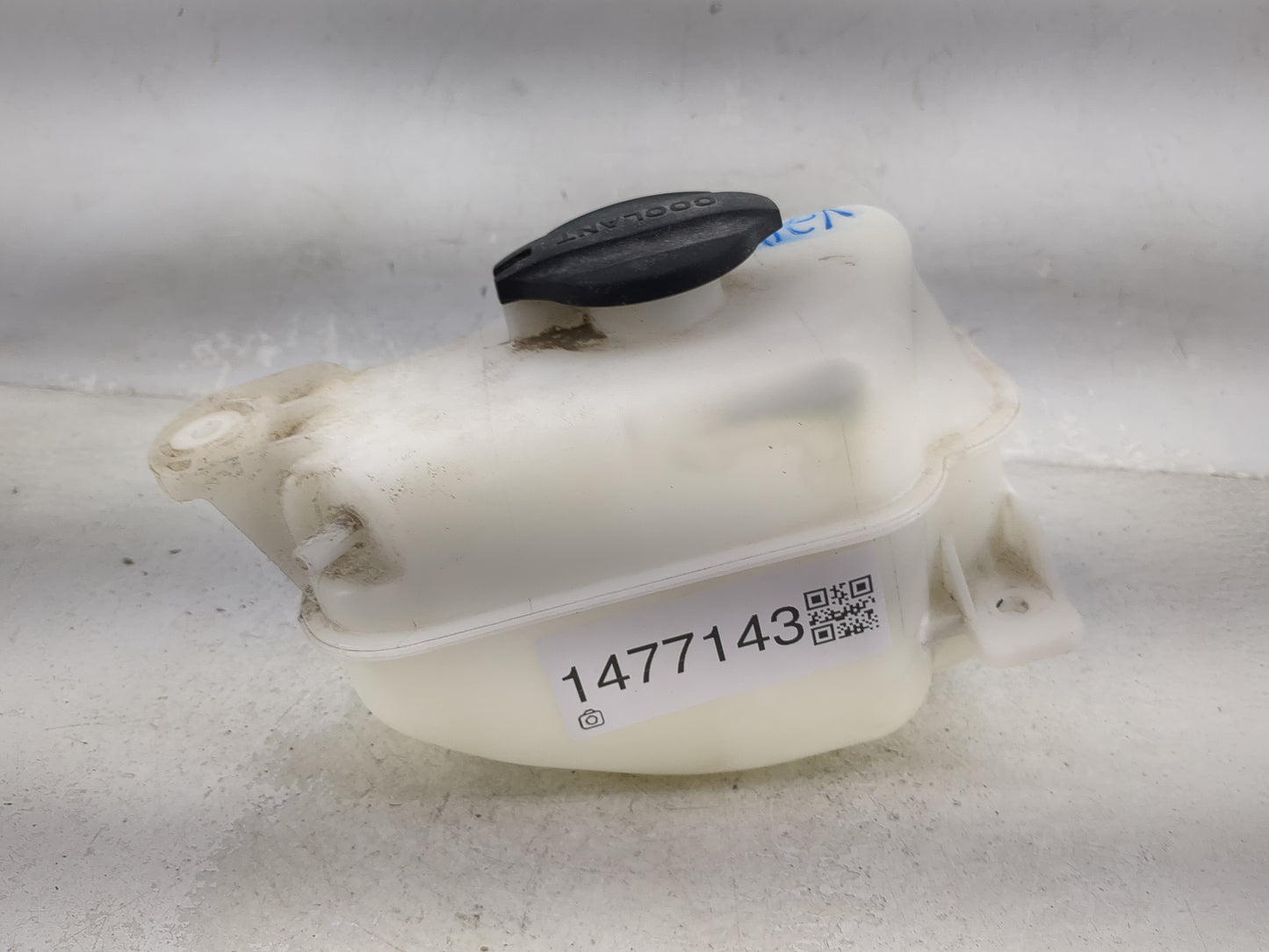 2013 Hyundai Santa Fe Radiator Coolant Overflow Expansion Tank Bottle 1477143 - Oemusedautoparts1.com