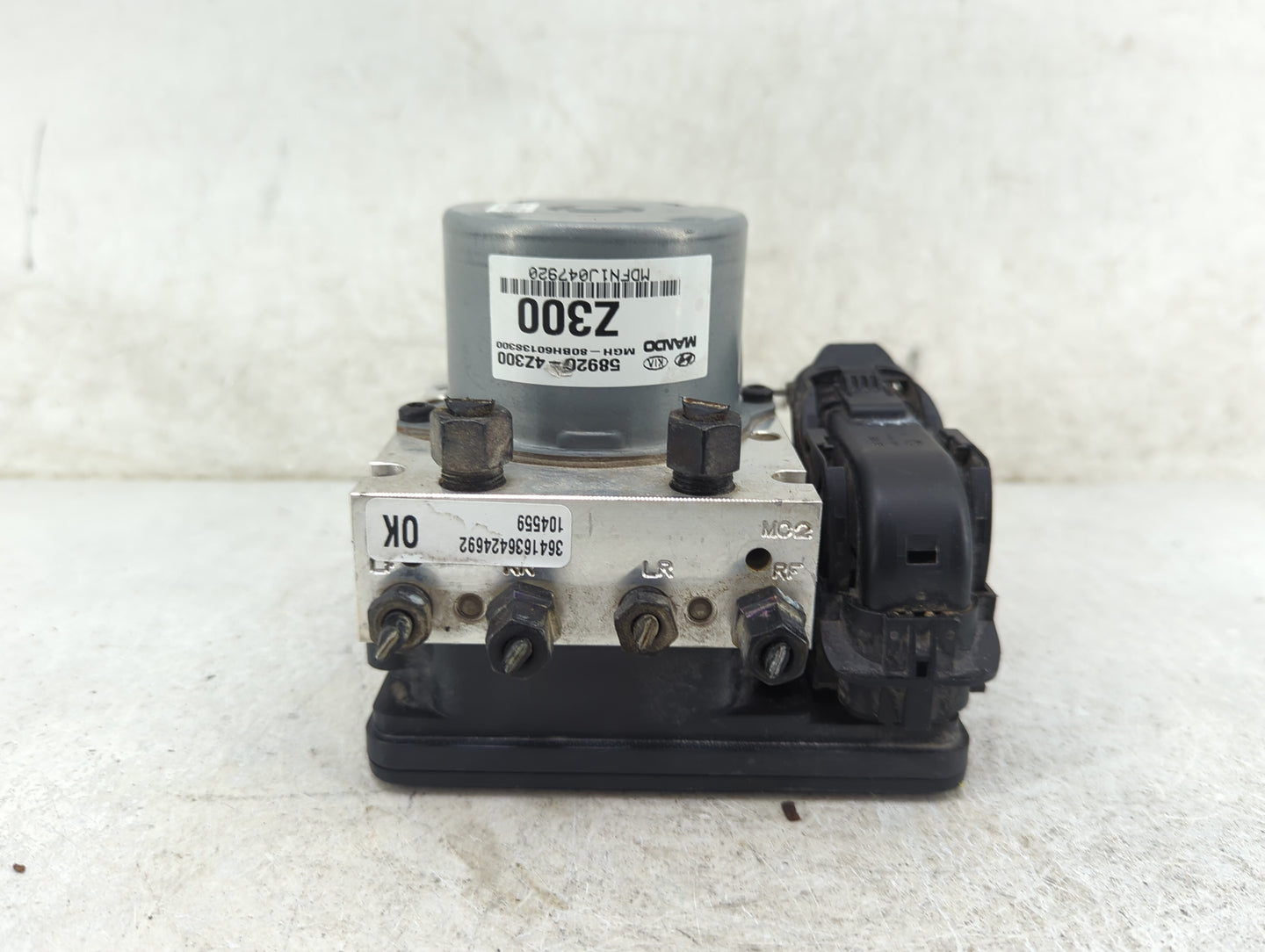 2017-2018 Hyundai Santa Fe ABS Pump Control Module Replacement P/N:58920-4Z300 MGH-80BH6013S300 Fits Fits 2017 2018 OEM Used