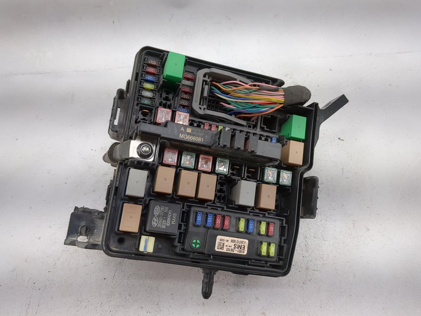 2018 Hyundai Santa Fe Fusebox Fuse Box Panel Relay Module P/N:91941-B8020FFF 91951-2W101, MG666081, 39160-37110 Fits OEM Use
