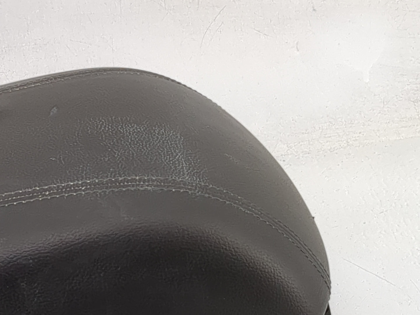 2018 Hyundai Santa Fe Center Console Armrest Cover Lid P/N:52960-B82 Fits OEM Used Auto Parts - Oemusedautoparts1.com