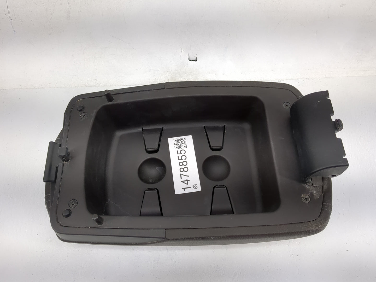 2018 Hyundai Santa Fe Center Console Armrest Cover Lid P/N:52960-B82 Fits OEM Used Auto Parts - Oemusedautoparts1.com