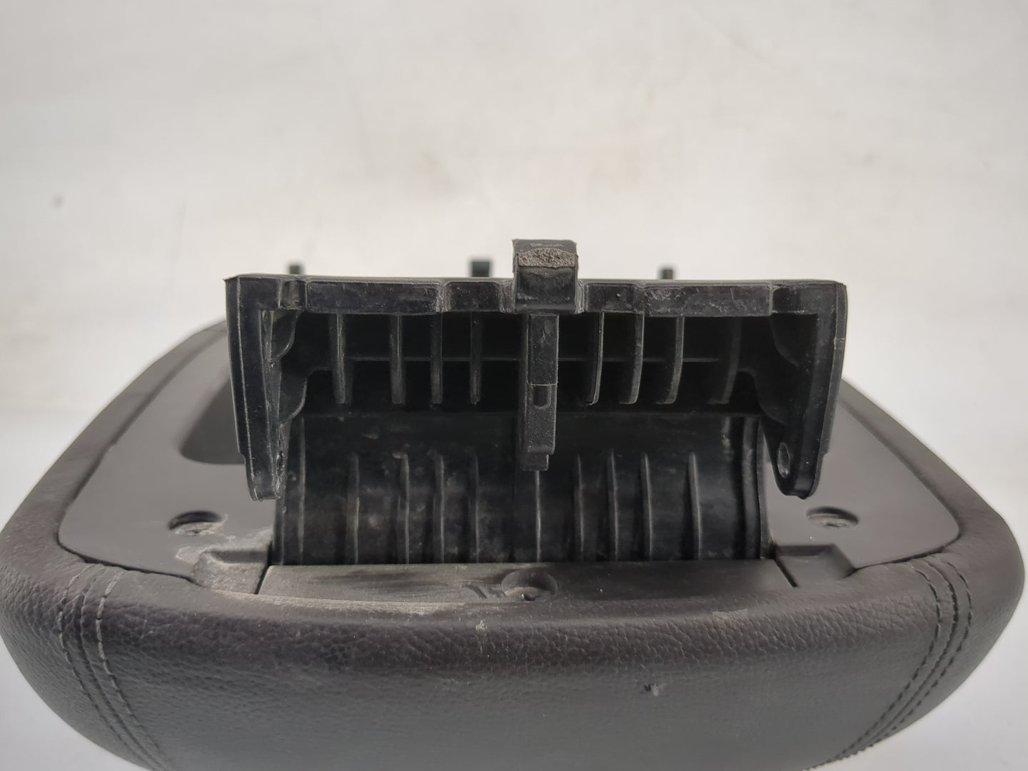 2018 Hyundai Santa Fe Center Console Armrest Cover Lid P/N:52960-B82 Fits OEM Used Auto Parts - Oemusedautoparts1.com