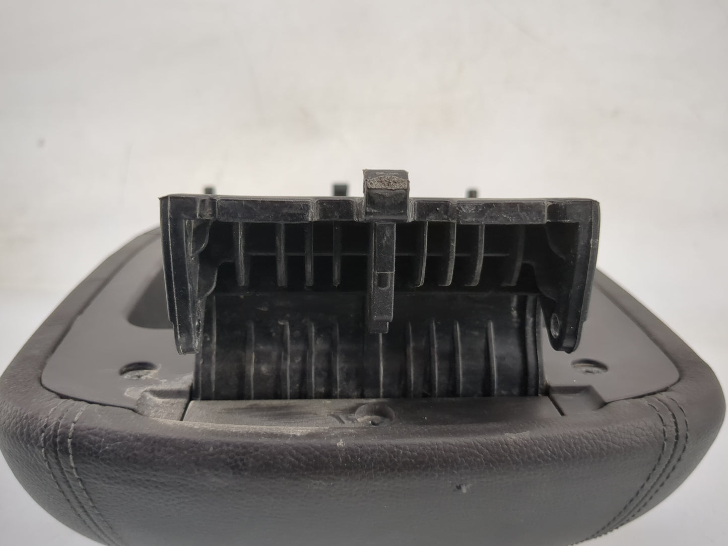 2018 Hyundai Santa Fe Center Console Armrest Cover Lid P/N:52960-B82 Fits OEM Used Auto Parts - Oemusedautoparts1.com