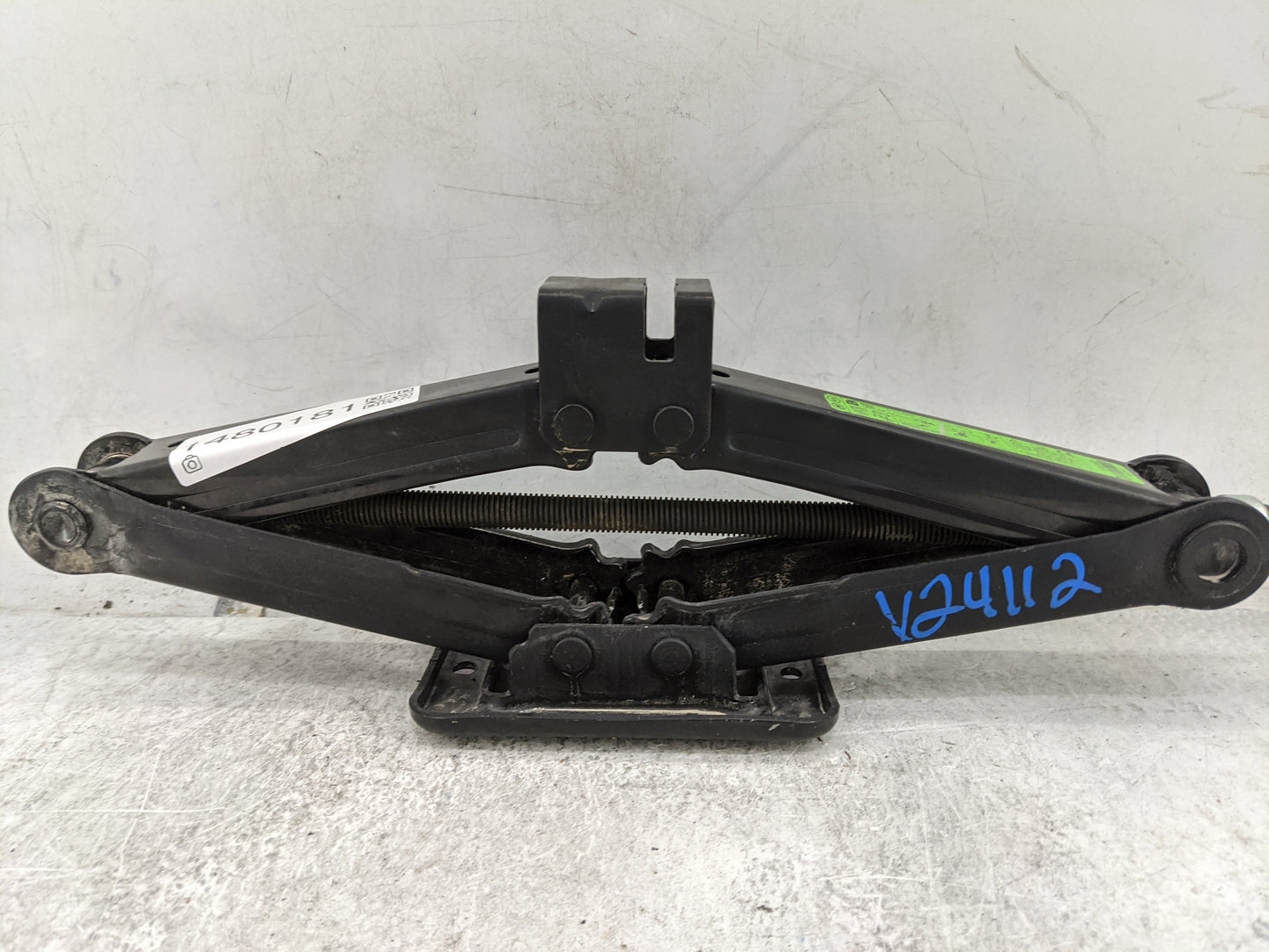2018 Hyundai Santa Fe Spare Scissor Car Jack 1480181 - Oemusedautoparts1.com