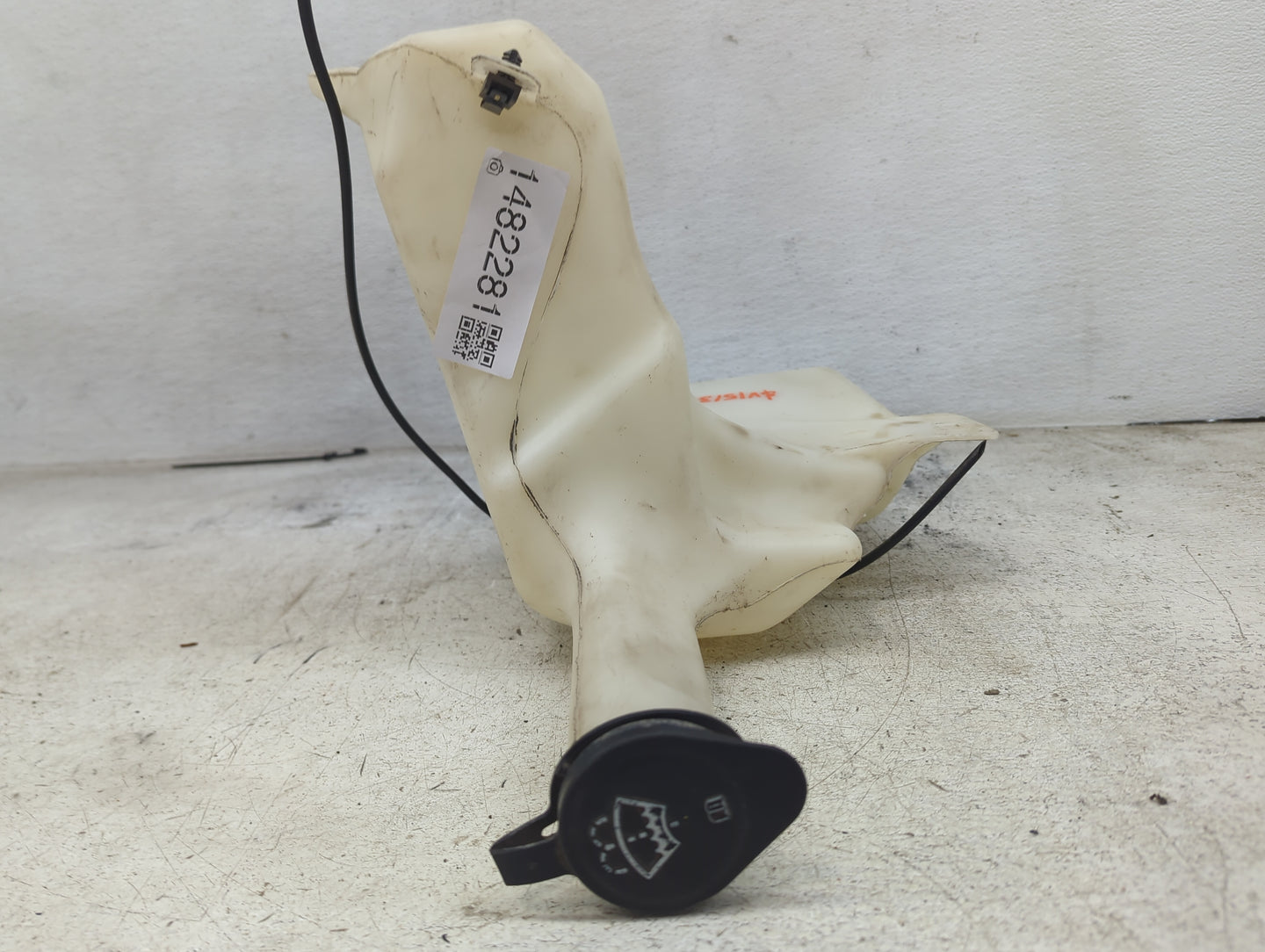 2013-2018 Hyundai Santa Fe Windshield Washer Fluid Reservoir Bottle 1486771 - Oemusedautoparts1.com