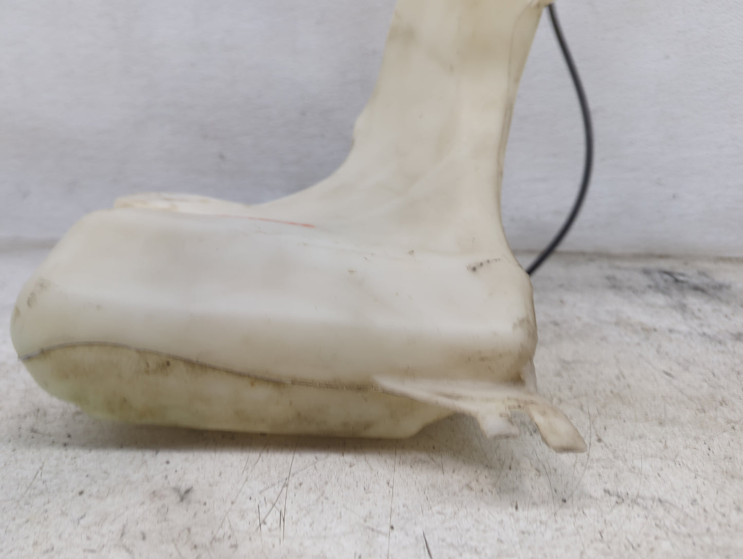 2013-2018 Hyundai Santa Fe Windshield Washer Fluid Reservoir Bottle 1486771 - Oemusedautoparts1.com