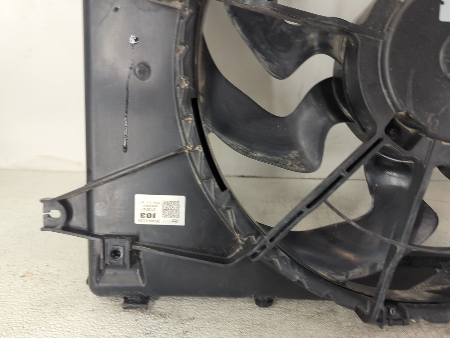 2018 Hyundai Santa Fe Electric Radiator Cooling Fan Motor Assembly P/N:25380-4Z000 25350-A2000, PA66-FA1 Fits OEM Used Auto 