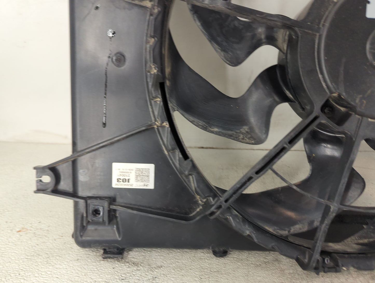 2018 Hyundai Santa Fe Electric Radiator Cooling Fan Motor Assembly P/N:25380-4Z000 25350-A2000, PA66-FA1 Fits OEM Used Auto 