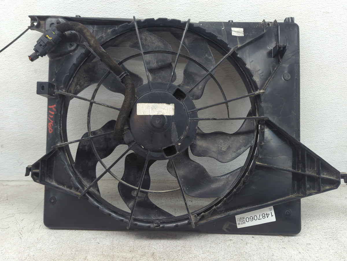 2013-2018 Hyundai Santa Fe Electric Radiator Cooling Fan Motor Assembly Fits Fits 2013 2014 2015 2016 2017 2018 OEM Used Aut