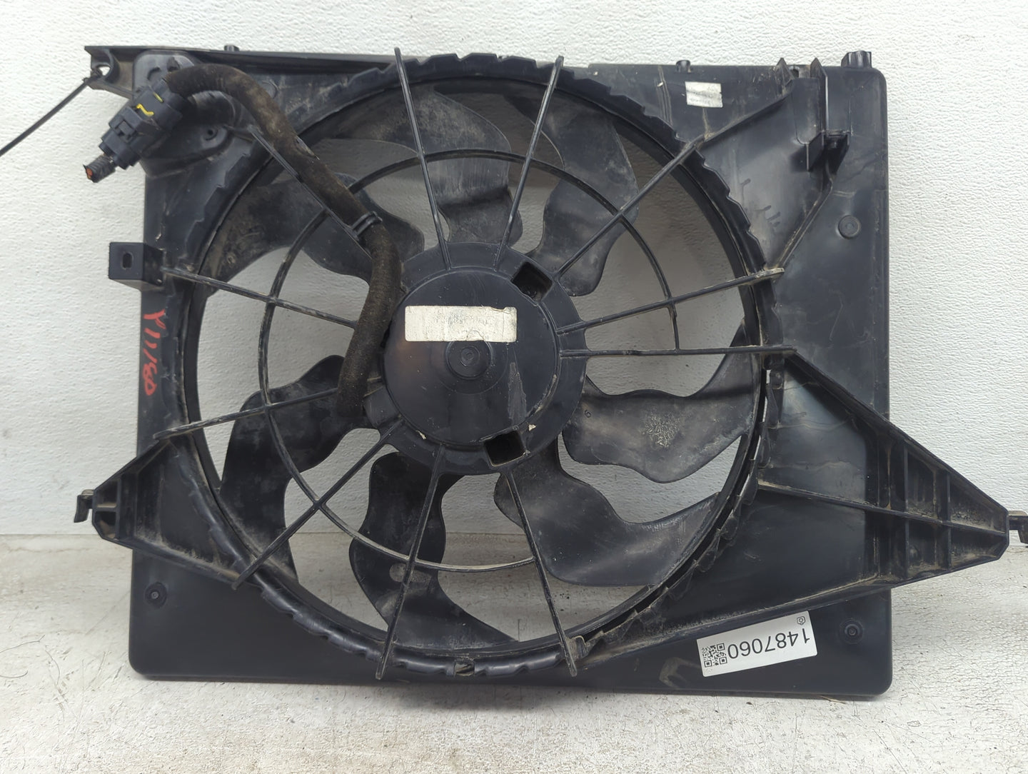 2013-2018 Hyundai Santa Fe Electric Radiator Cooling Fan Motor Assembly Fits Fits 2013 2014 2015 2016 2017 2018 OEM Used Aut