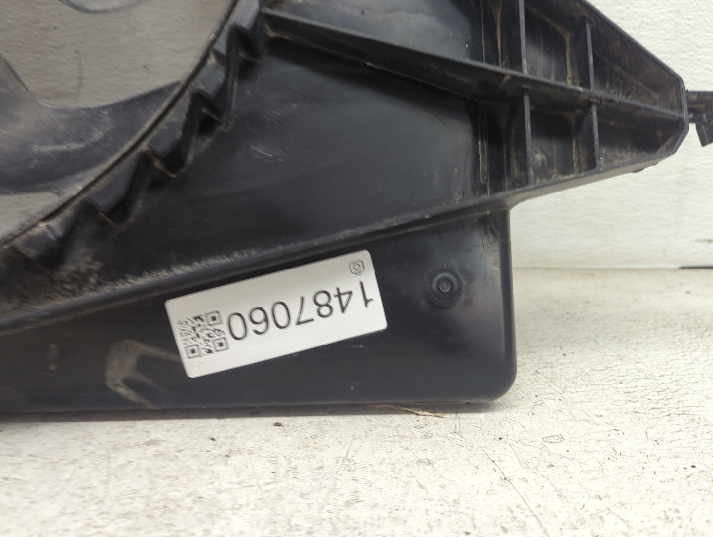 2013-2018 Hyundai Santa Fe Electric Radiator Cooling Fan Motor Assembly Fits Fits 2013 2014 2015 2016 2017 2018 OEM Used Aut